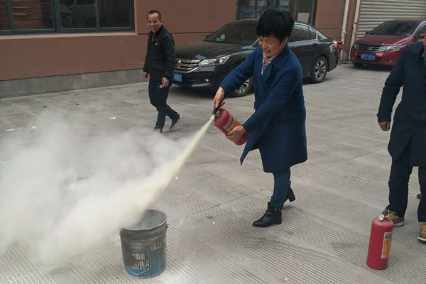 敲響火災(zāi)警鐘，鞏固防火意識——洛茲服飾舉行消防知識培訓與火災(zāi)演習